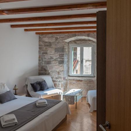 Camenno Apartments-The Heart Of Diocletian'S Palace-Open All Winter! Спліт Екстер'єр фото