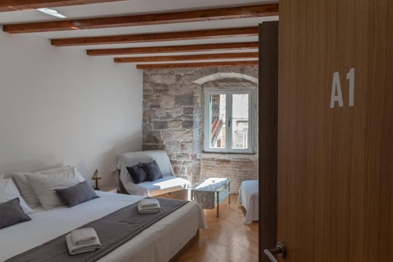 Camenno Apartments-The Heart Of Diocletian'S Palace-Open All Winter! Спліт Екстер'єр фото
