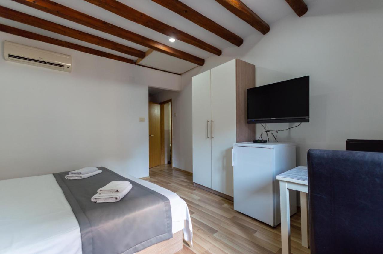 Camenno Apartments-The Heart Of Diocletian'S Palace-Open All Winter! Спліт Екстер'єр фото